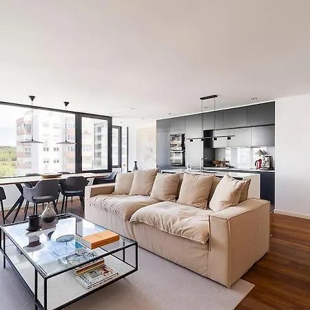 Luxury 2br Penthouse With Balcony In Лиссабон