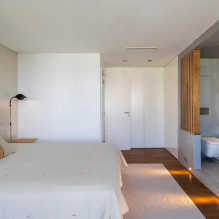 Luxury 2br Penthouse With Balcony In