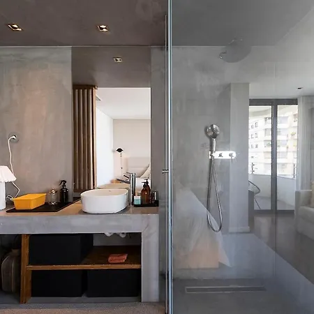 Luxury 2br Penthouse With Balcony In * リスボン