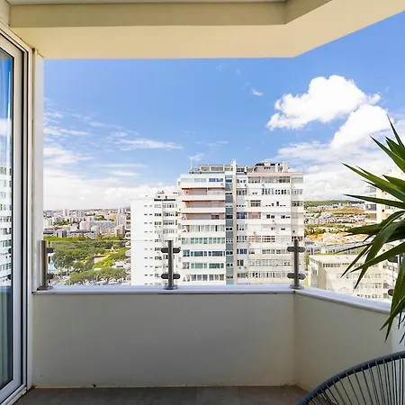 Апартаменты Luxury 2br Penthouse With Balcony In Лиссабон