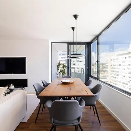 アパート Luxury 2br Penthouse With Balcony In リスボン