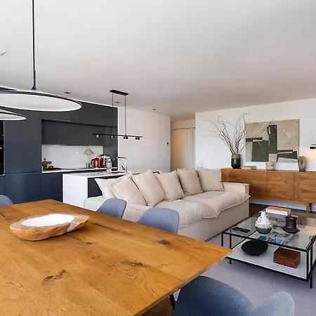 Luxury 2br Penthouse With Balcony In * リスボン