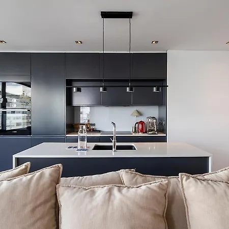 Luxury 2br Penthouse With Balcony In * リスボン