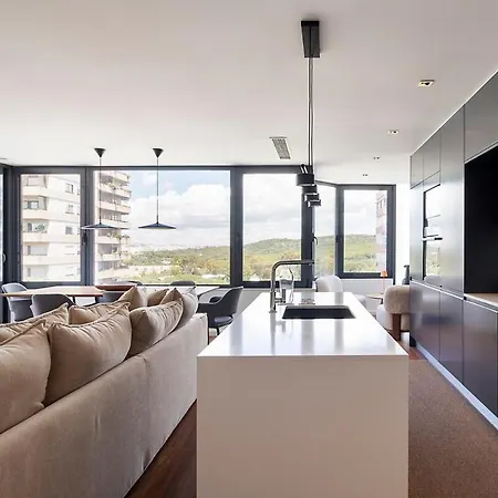 Апартаменты Luxury 2br Penthouse With Balcony In *