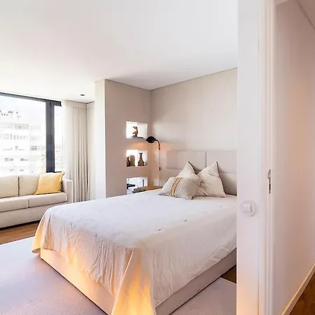 Luxury 2br Penthouse With Balcony In Лиссабон
