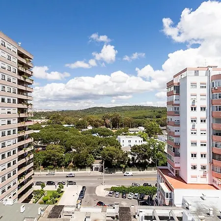 Luxury 2br Penthouse With Balcony In アパート リスボン