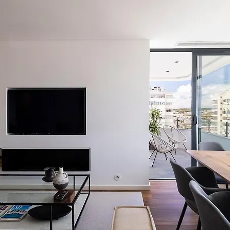 Luxury 2br Penthouse With Balcony In Апартаменты