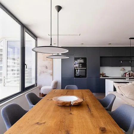 Luxury 2br Penthouse With Balcony In Лиссабон