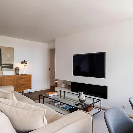Апартаменты Luxury 2br Penthouse With Balcony In